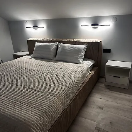 Grey House * Slavske