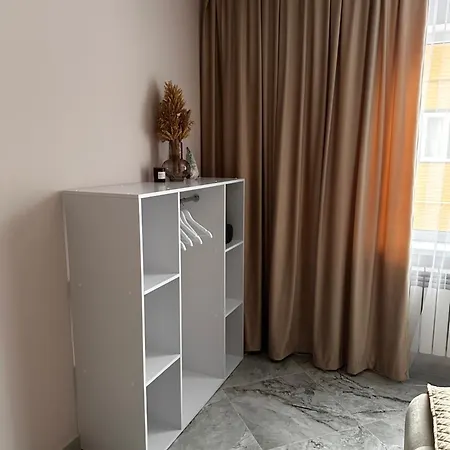 Grey House * Slavske