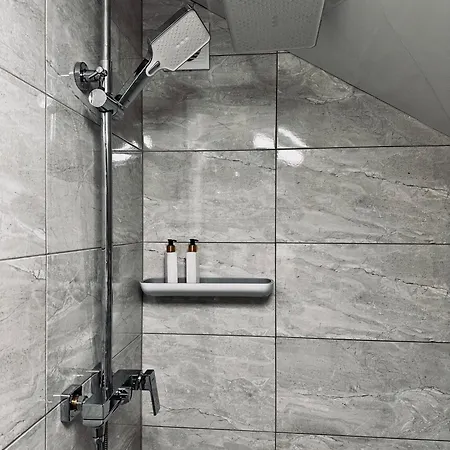 Grey House * Slavske